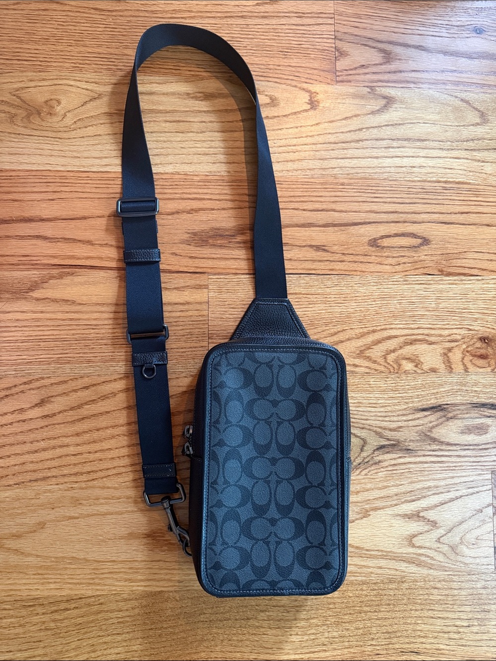 Coach Men’s Signature Canvas Sling Bag in Charcoal and Black - Picture 2 of 4